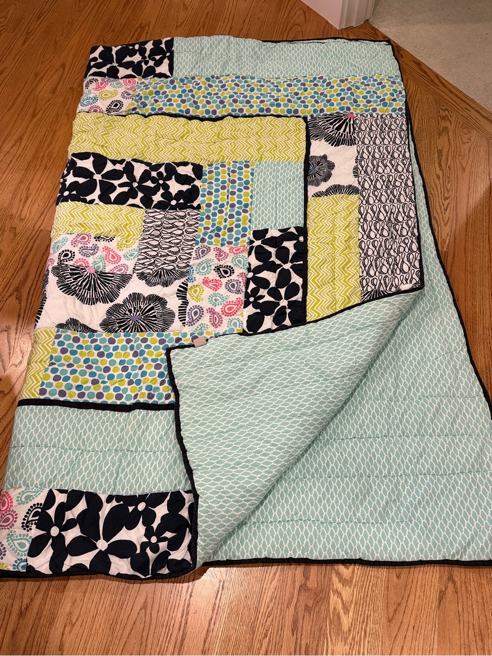 Pottery Barn Teen Patchwork Cotton Quilt in Aqua, Lime and Black - Twin size